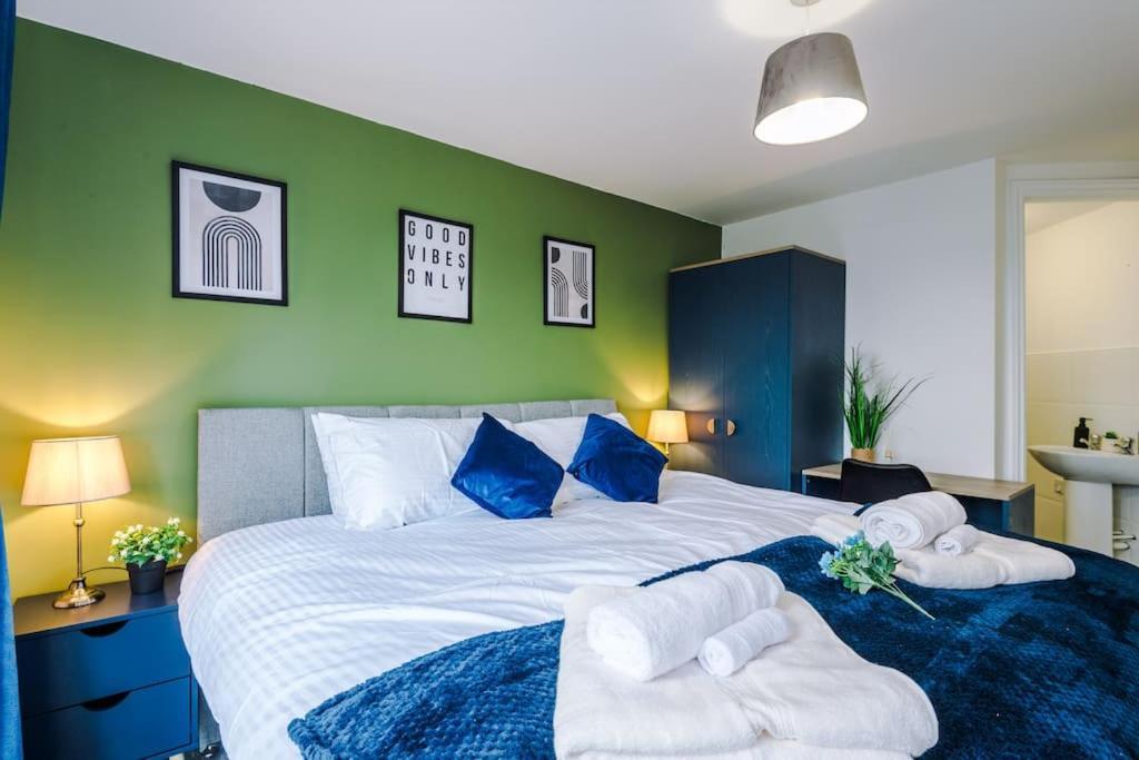 Apartment The Salford Luxe By Parydise - 2-bed City-view Gem - Business-ready, Leisure-friendly *
