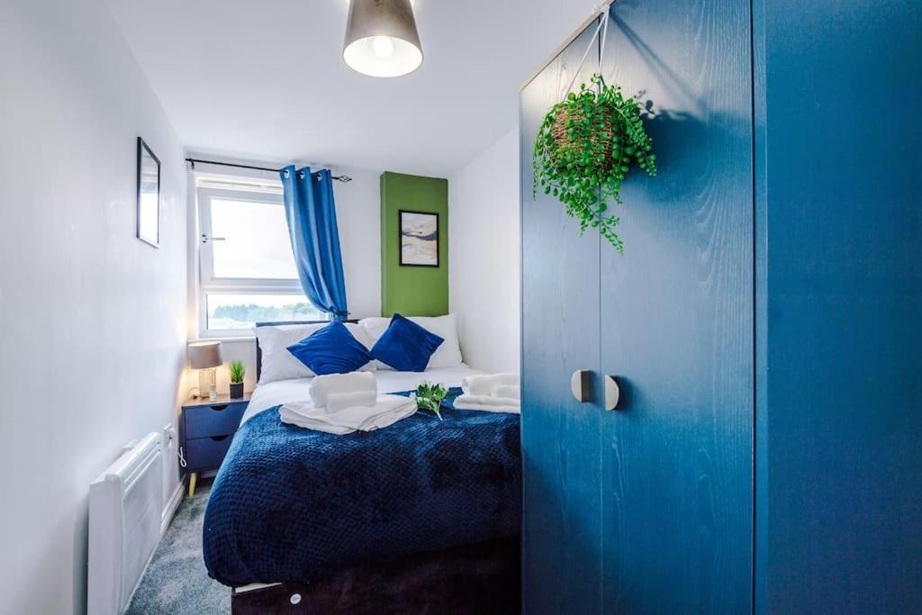 The Salford Luxe By Parydise - 2-bed City-view Gem - Business-ready, Leisure-friendly * Manchester